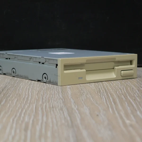 TechMedia TFD-310 3,5" 1,44MB Floppy Meghajtó