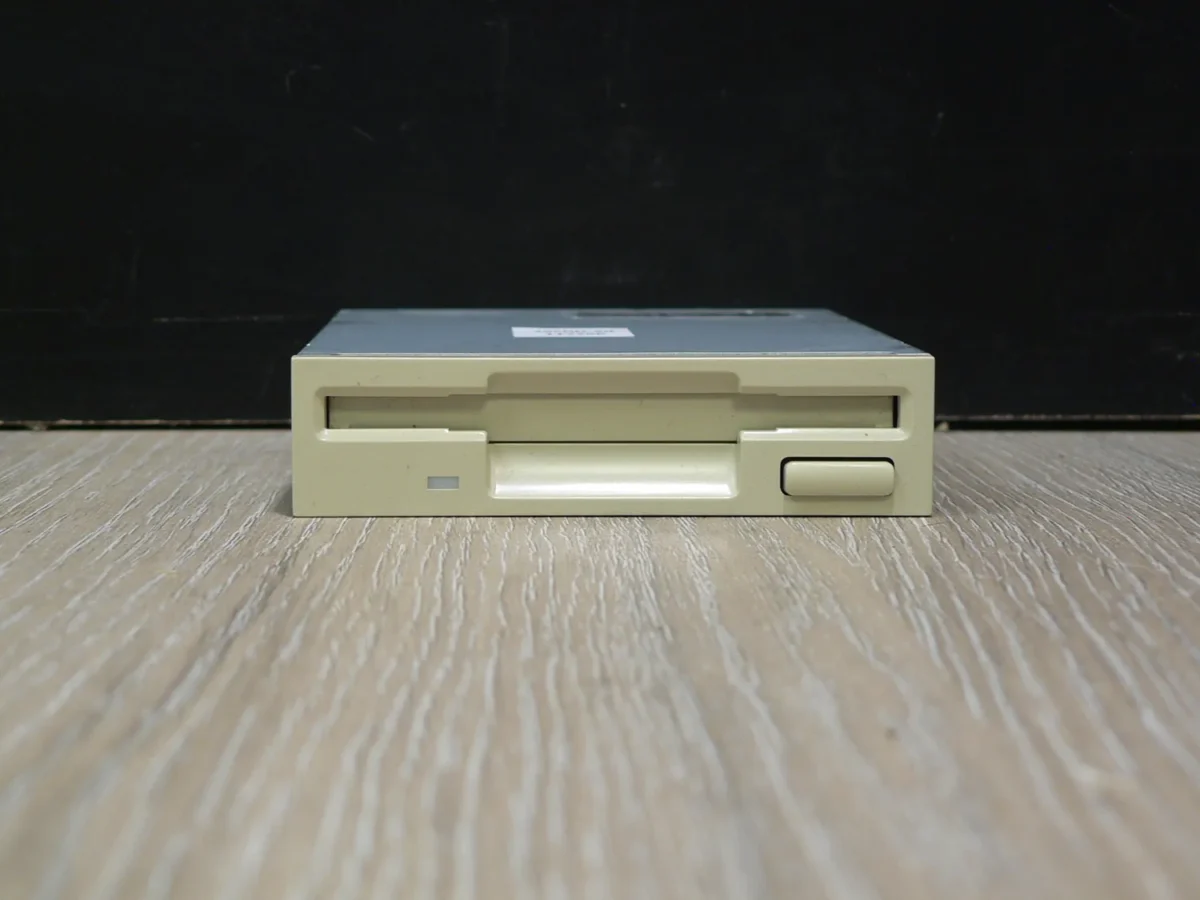 TechMedia TFD-310 3,5" 1,44MB Floppy Meghajtó - Image 2