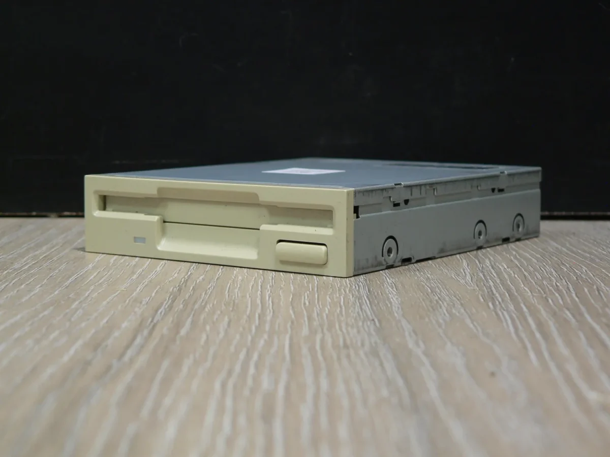 TechMedia TFD-310 3,5" 1,44MB Floppy Meghajtó - Image 3