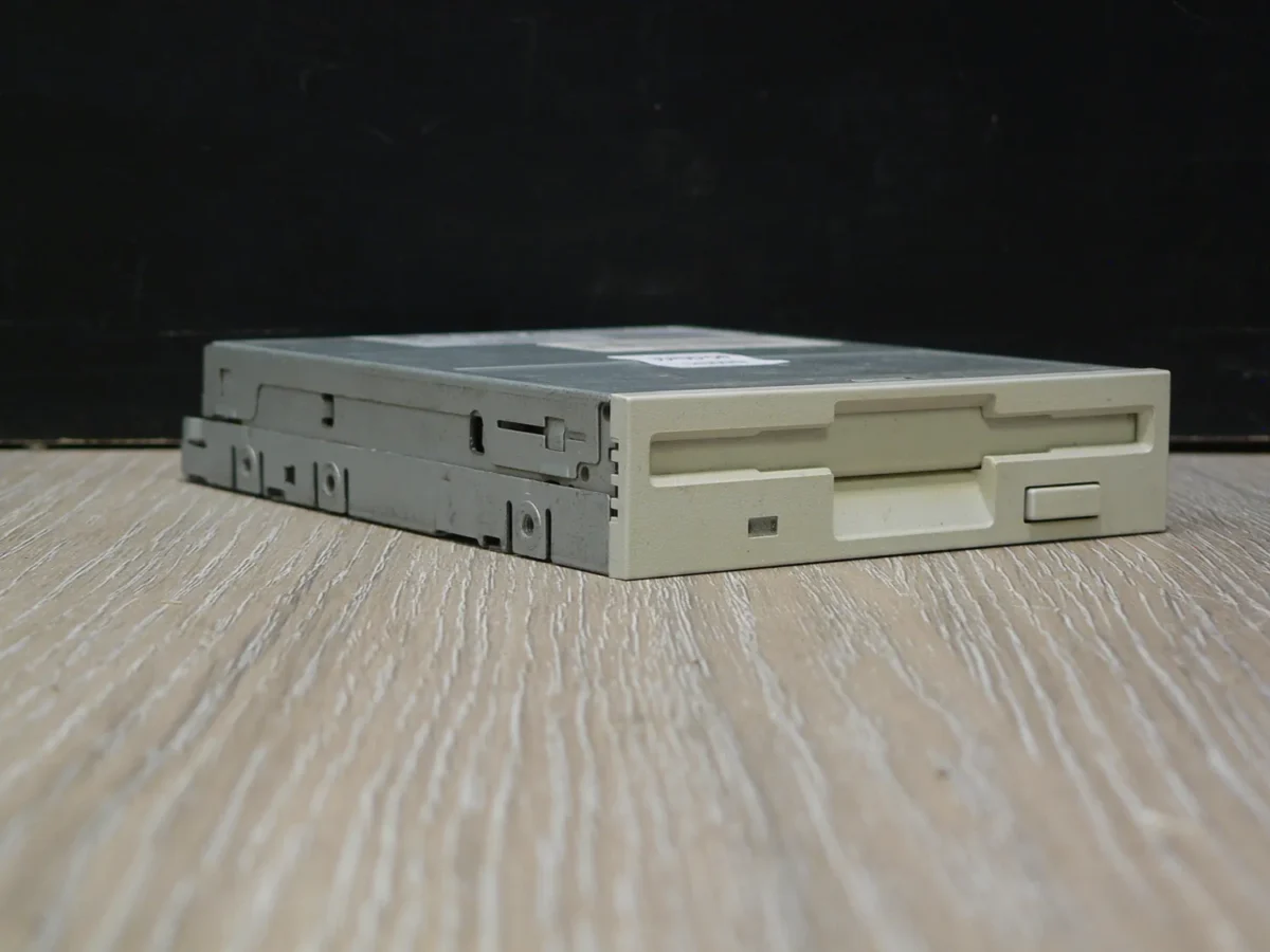 Alps Electric DF354H090F 3,5" 1,44MB Floppy Meghajtó - Image 1