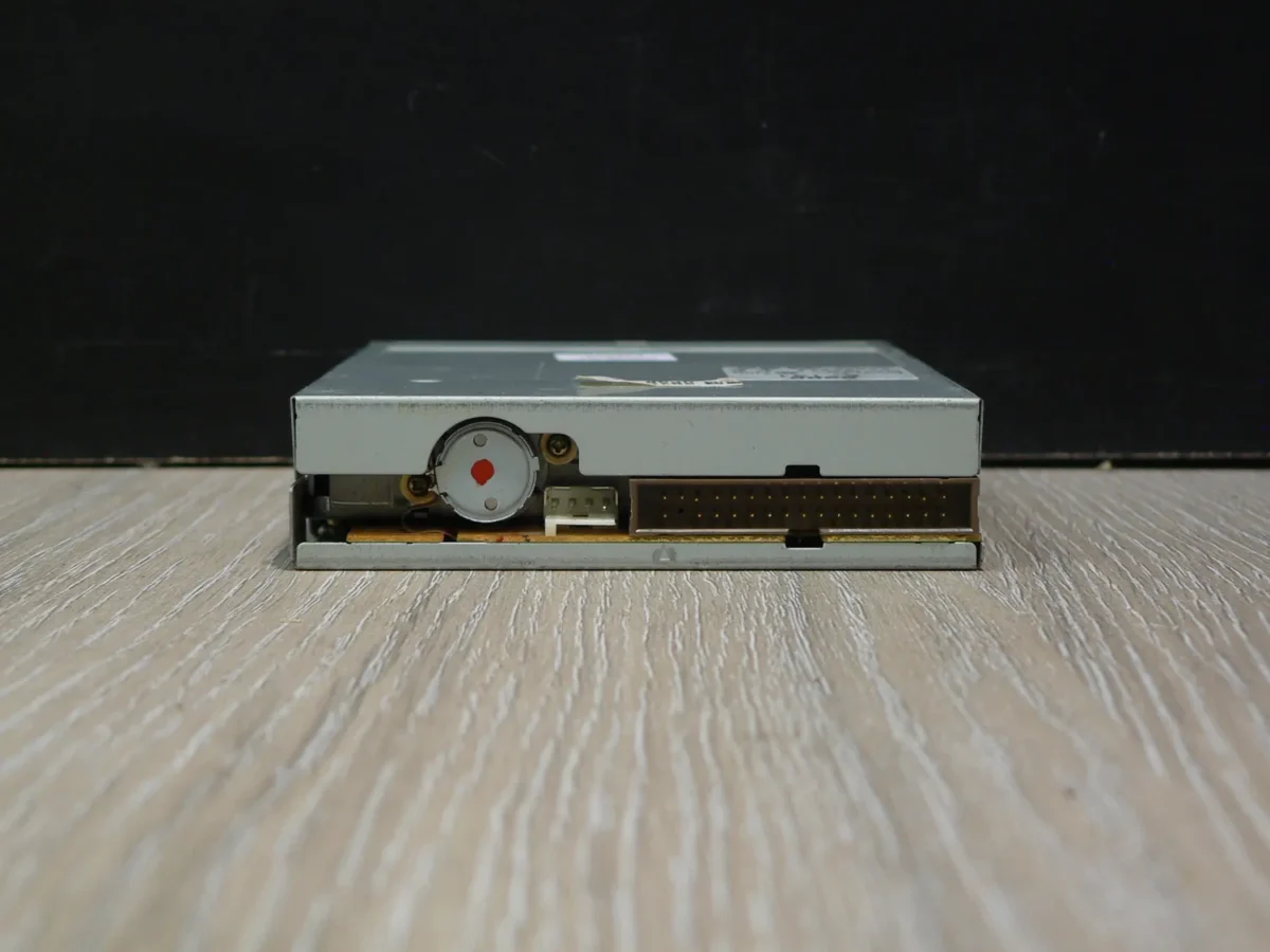 SONY MPF920-E 3,5" 1,44MB Floppy Meghajtó (A- kategória, Előlap sarka levan pattanva) - Image 4