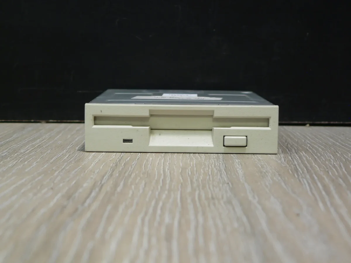 SAMSUNG SFD-321B 3,5" 1,44MB Floppy Meghajtó - Image 2