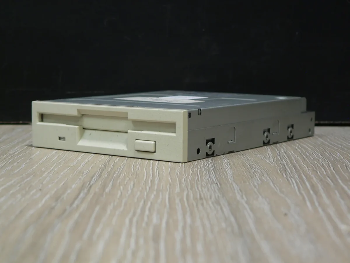 SAMSUNG SFD-321B 3,5" 1,44MB Floppy Meghajtó - Image 3