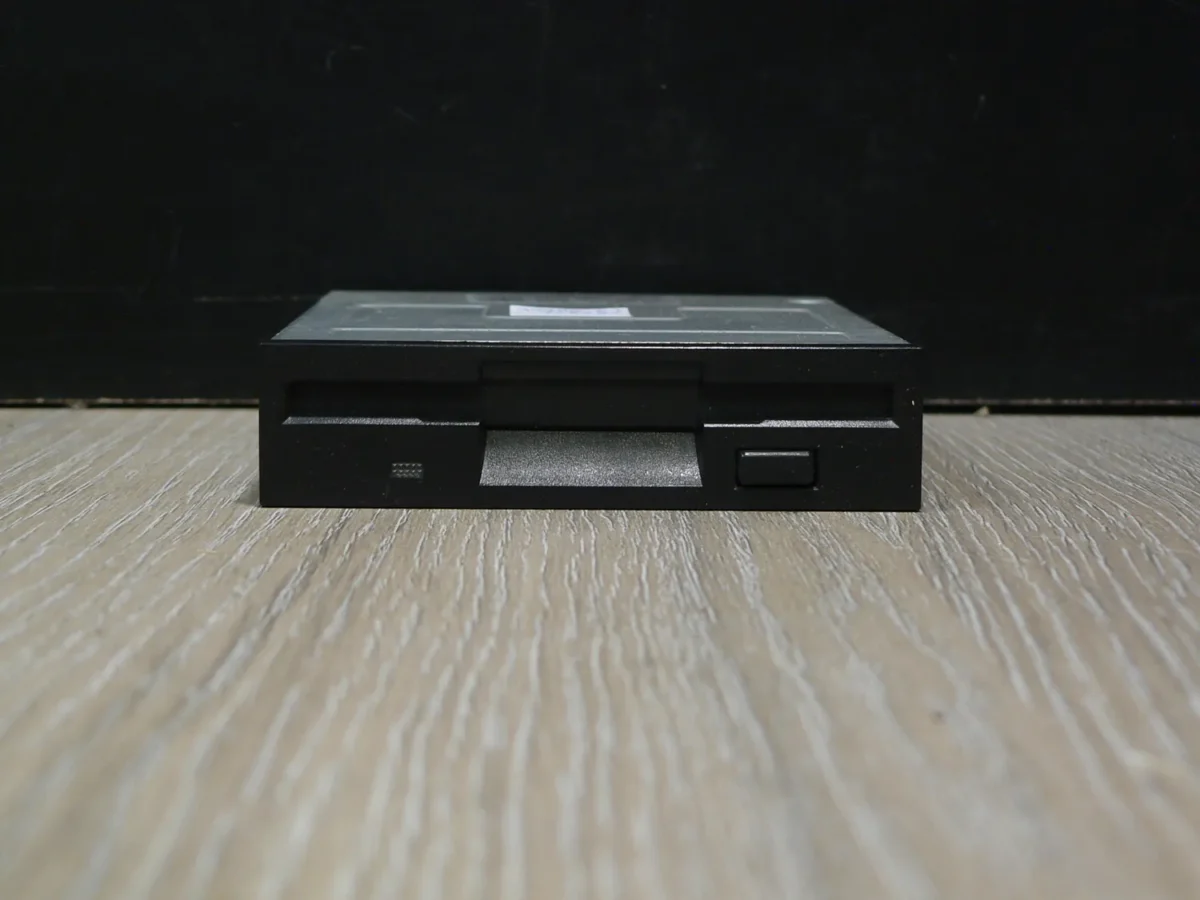 SAMSUNG SFD-321B 3,5" 1,44MB Floppy Meghajtó Fekete - Image 2
