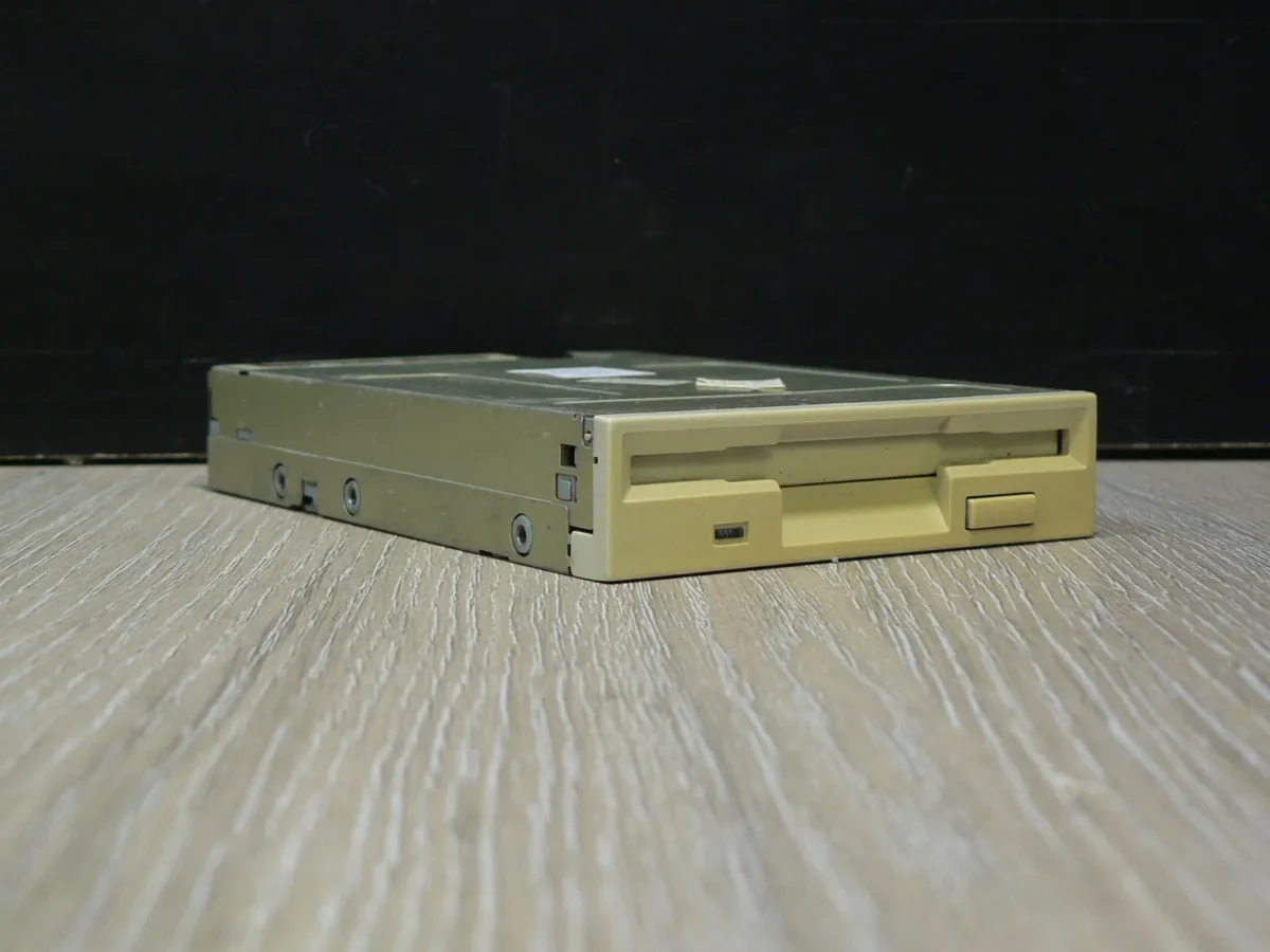 Mitsumi D359T6 3,5" 1,44MB Floppy Meghajtó - Image 1