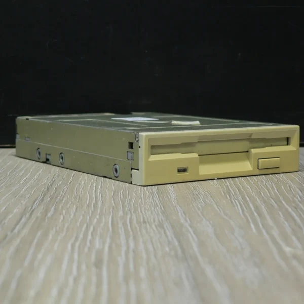 Mitsumi D359T6 3,5" 1,44MB Floppy Meghajtó