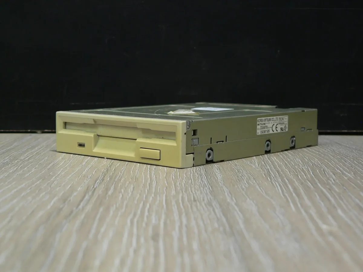 Mitsumi D359T6 3,5" 1,44MB Floppy Meghajtó - Image 3