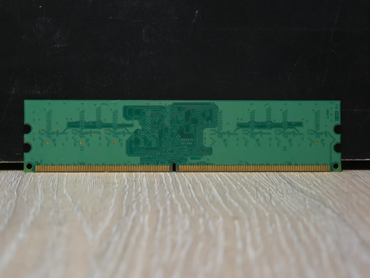 Kingston KCM633-ELC 1GB 800MHz DDR2 Memória - Image 2