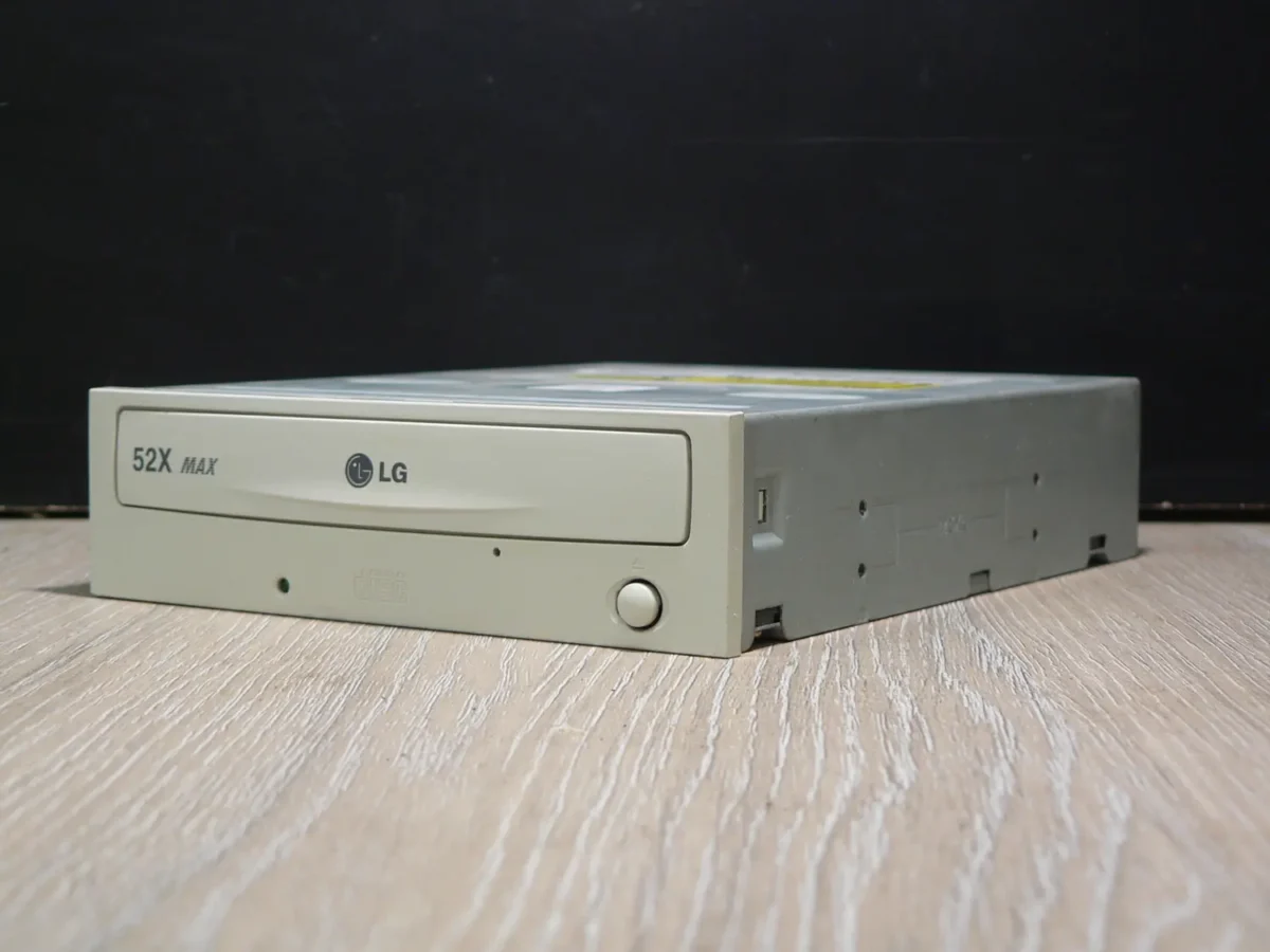 LG GCR-8522B IDE CD-ROM (2004) - Image 3