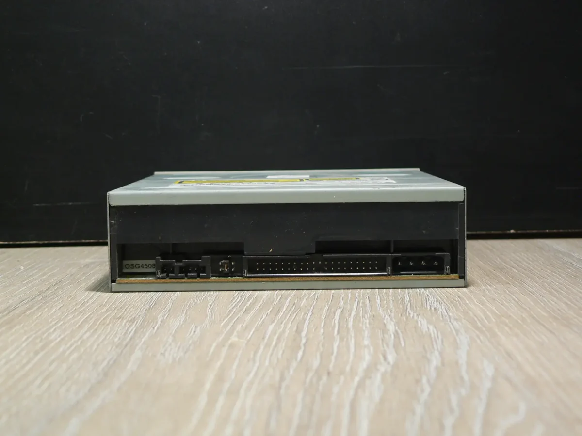 LG GCR-8522B IDE CD-ROM (2004) - Image 4