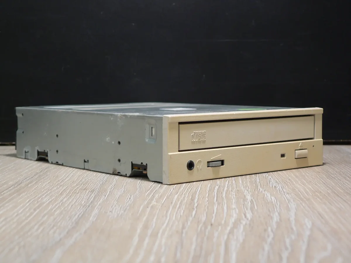 Toshiba XM-6602B IDE CD-ROM (1999) (B kategória, korrodált burkolat) - Image 1