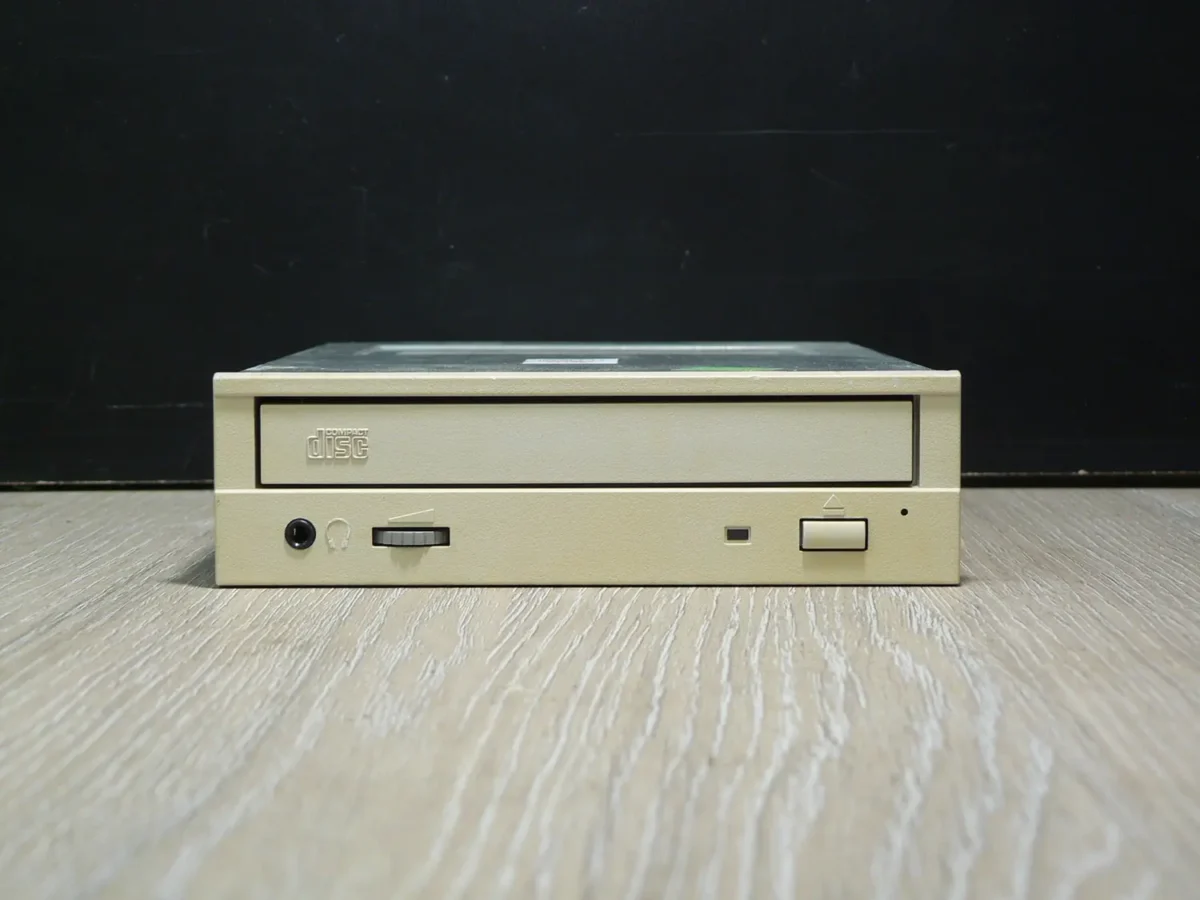 Toshiba XM-6602B IDE CD-ROM (1999) (B kategória, korrodált burkolat) - Image 2