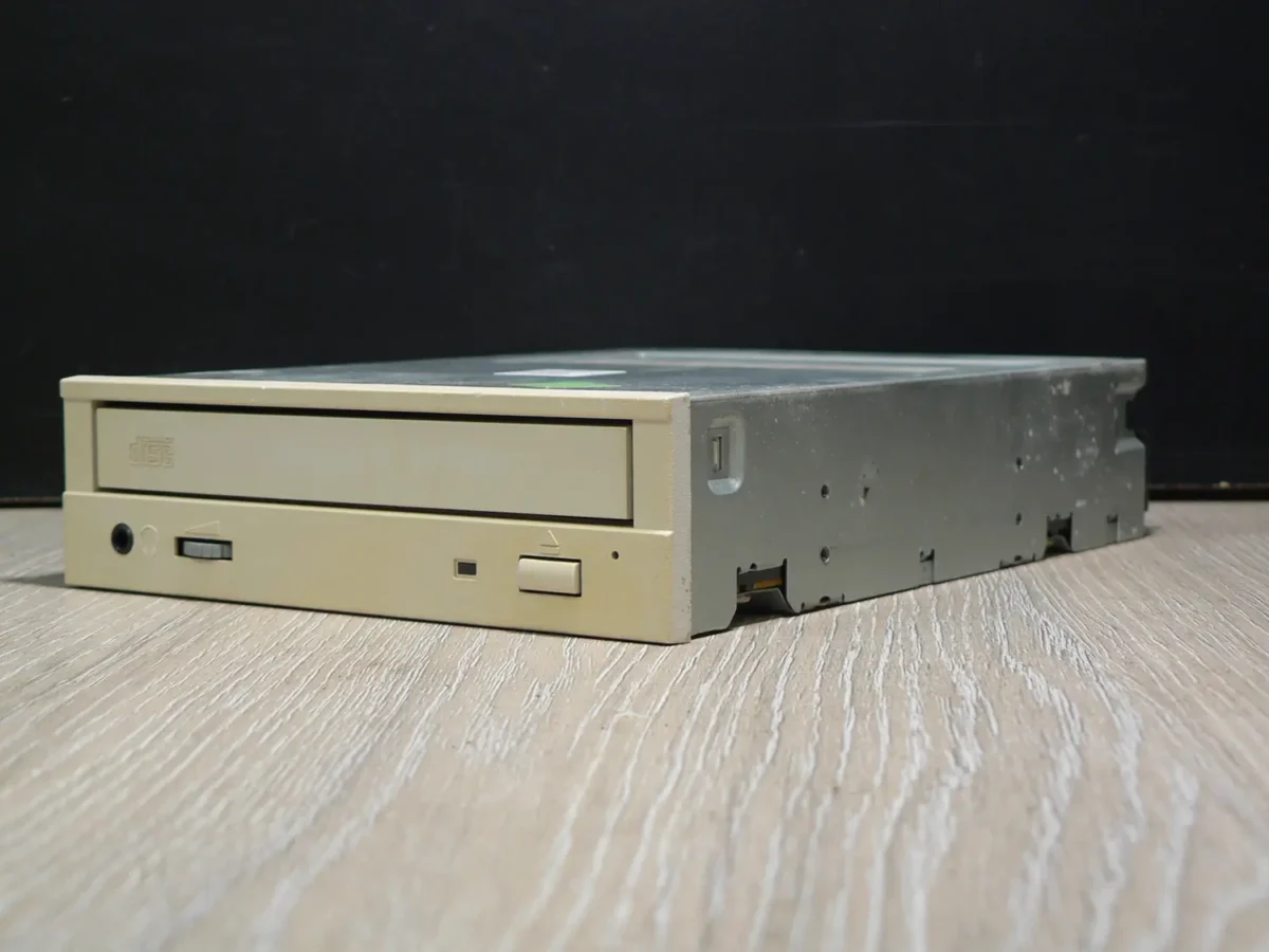 Toshiba XM-6602B IDE CD-ROM (1999) (B kategória, korrodált burkolat) - Image 3