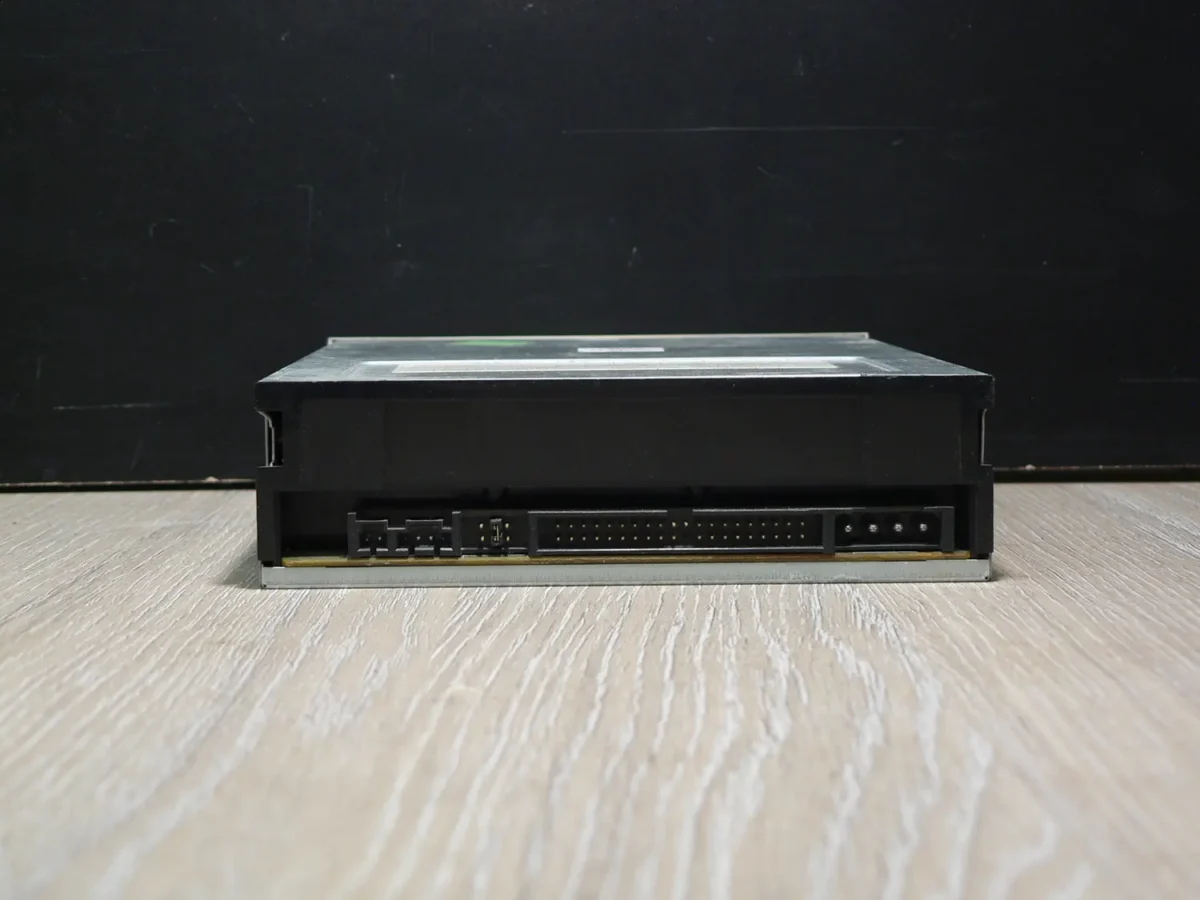 Toshiba XM-6602B IDE CD-ROM (1999) (B kategória, korrodált burkolat) - Image 4