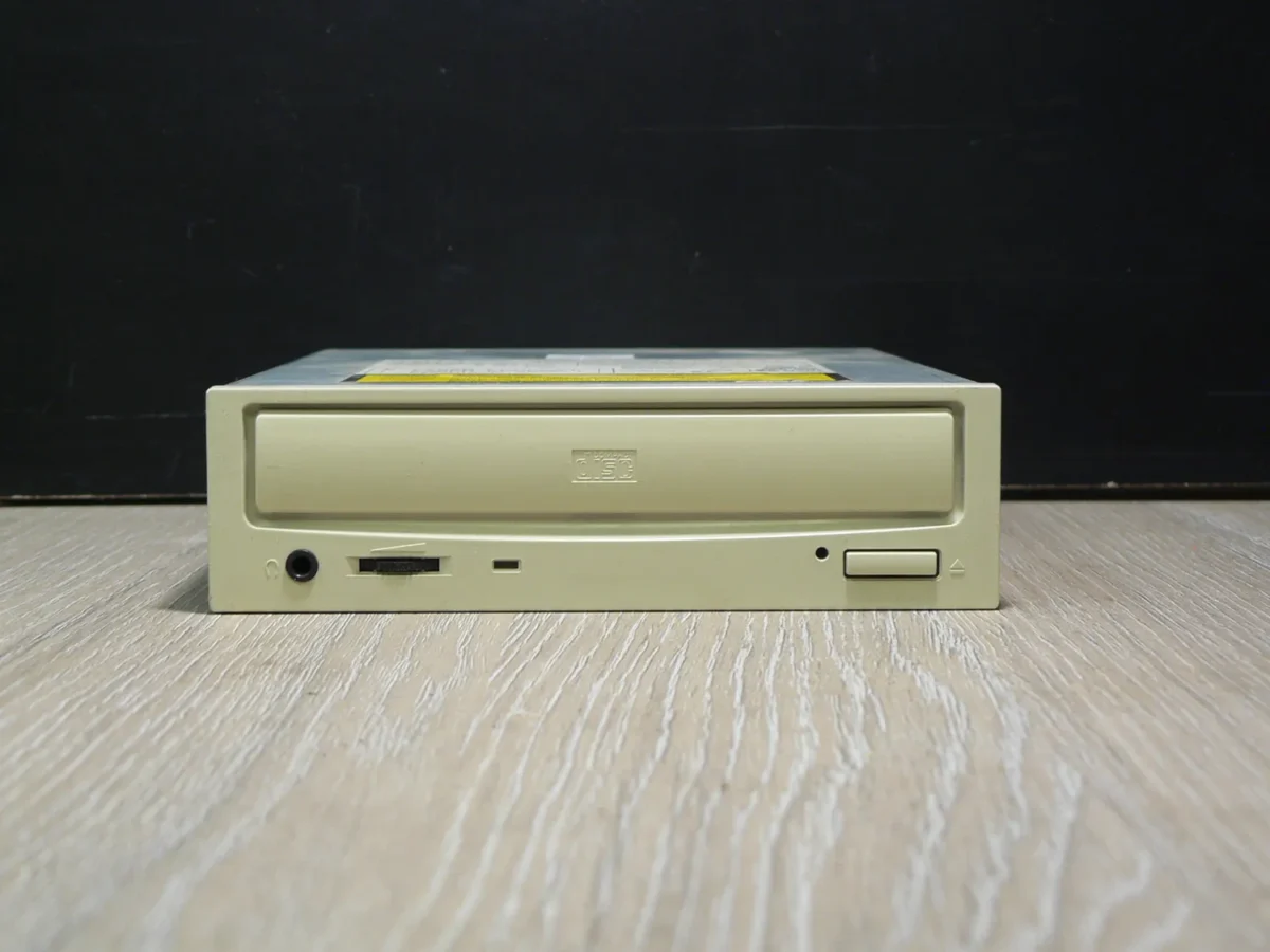 SONY CDU611 IDE CD-ROM (1998) - Image 2