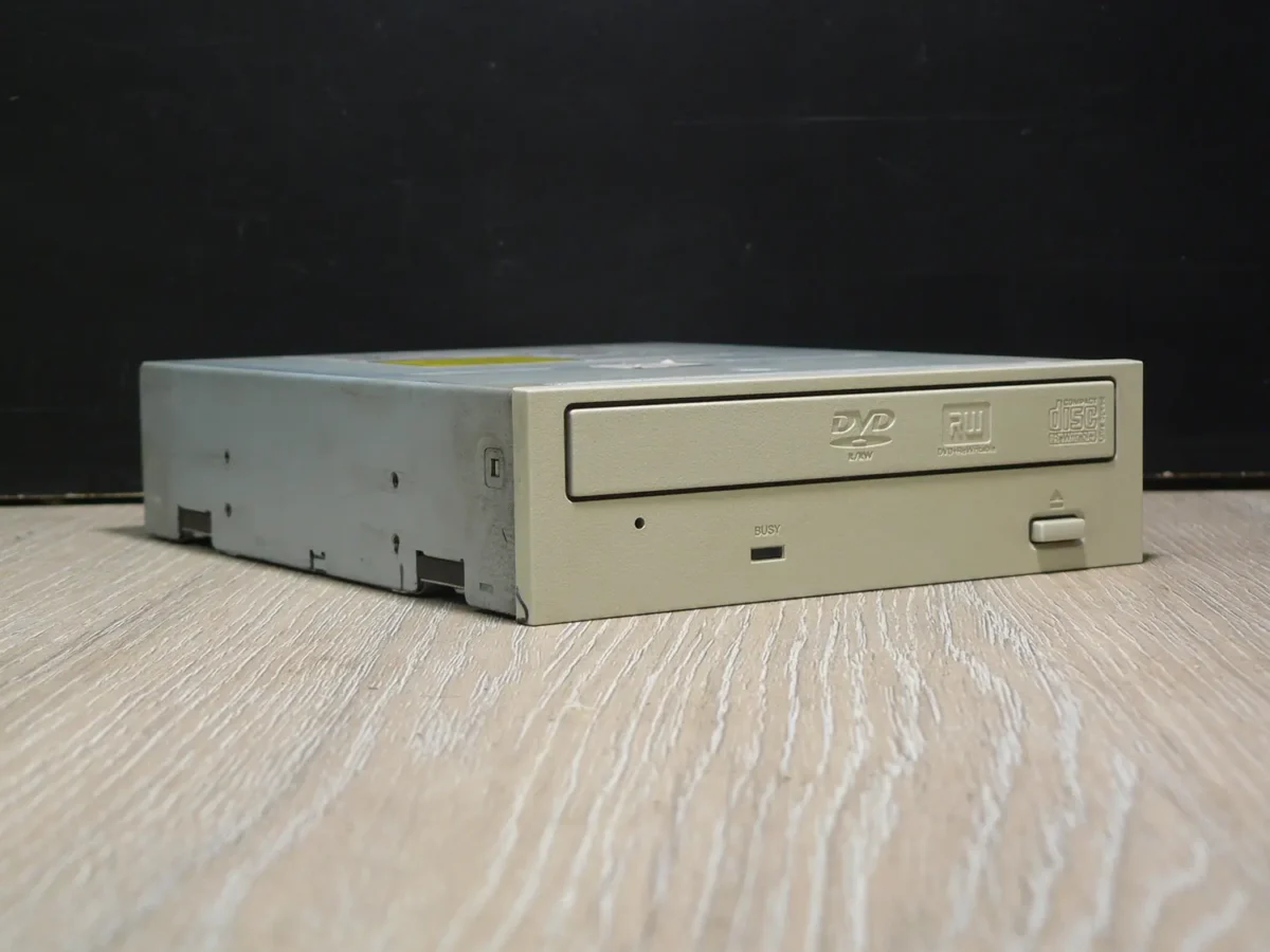 Pioneer DVR-110D IDE DVD-ROM (2005) - Image 1