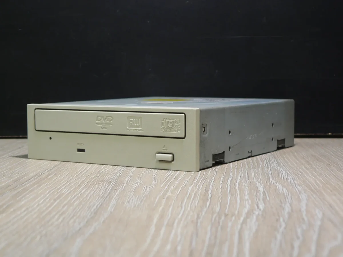 Pioneer DVR-110D IDE DVD-ROM (2005) - Image 3