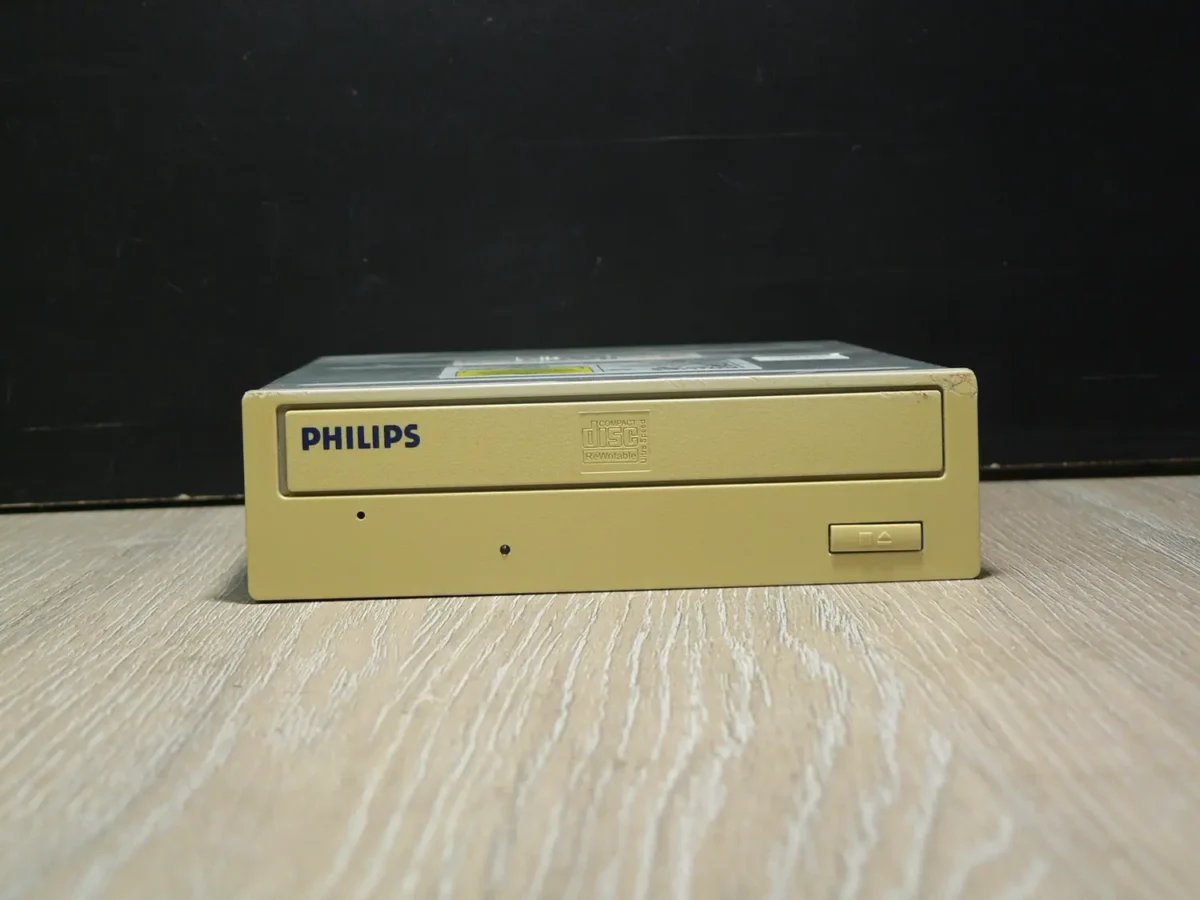 Philips PBRW5224G IDE CD-ROM (2003) - Image 2