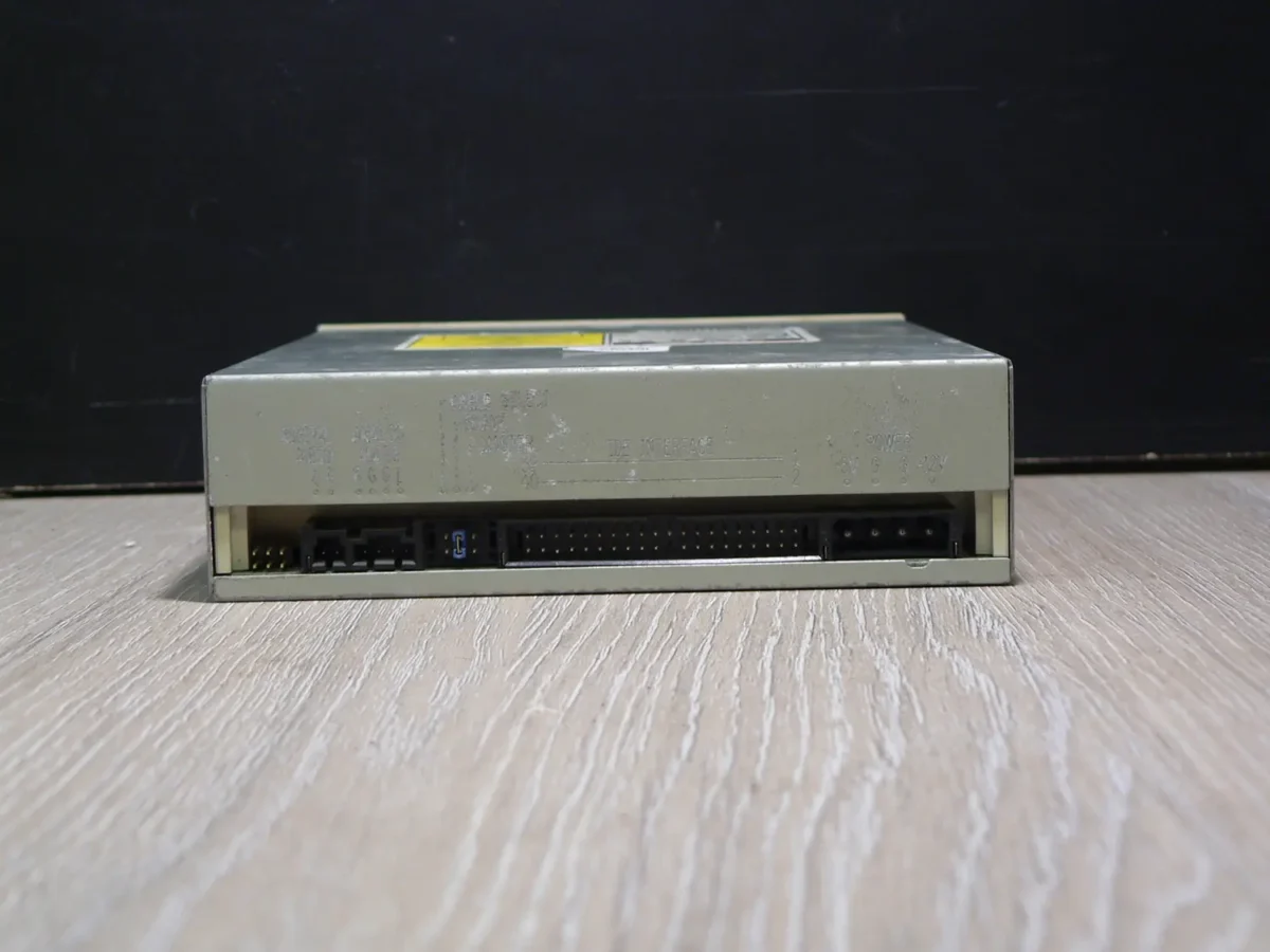 ASUS CD-S500/A IDE CD-ROM (2000) - Image 4