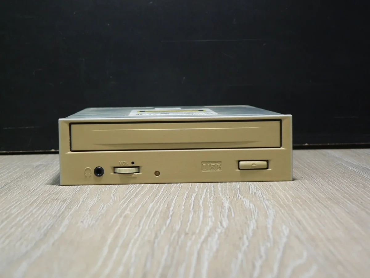 Mitsumi CRMC-FX4830T IDE CD-ROM (2000) (B kategória, korrodált burkolat) - Image 2