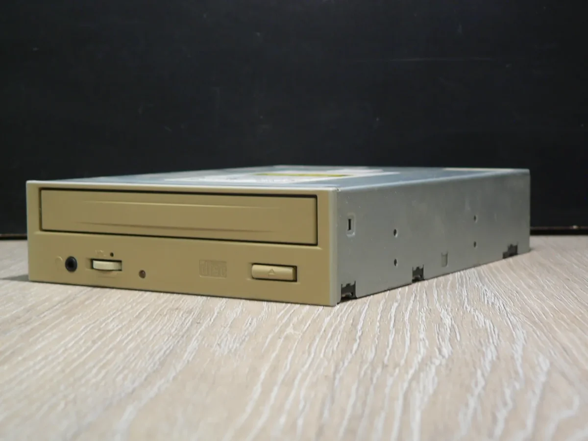 Mitsumi CRMC-FX4830T IDE CD-ROM (2000) (B kategória, korrodált burkolat) - Image 3