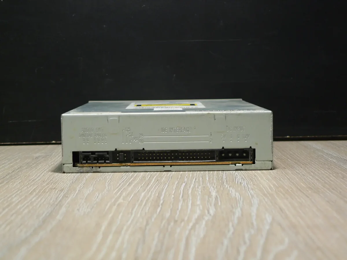 Mitsumi CRMC-FX4830T IDE CD-ROM (2000) (B kategória, korrodált burkolat) - Image 4