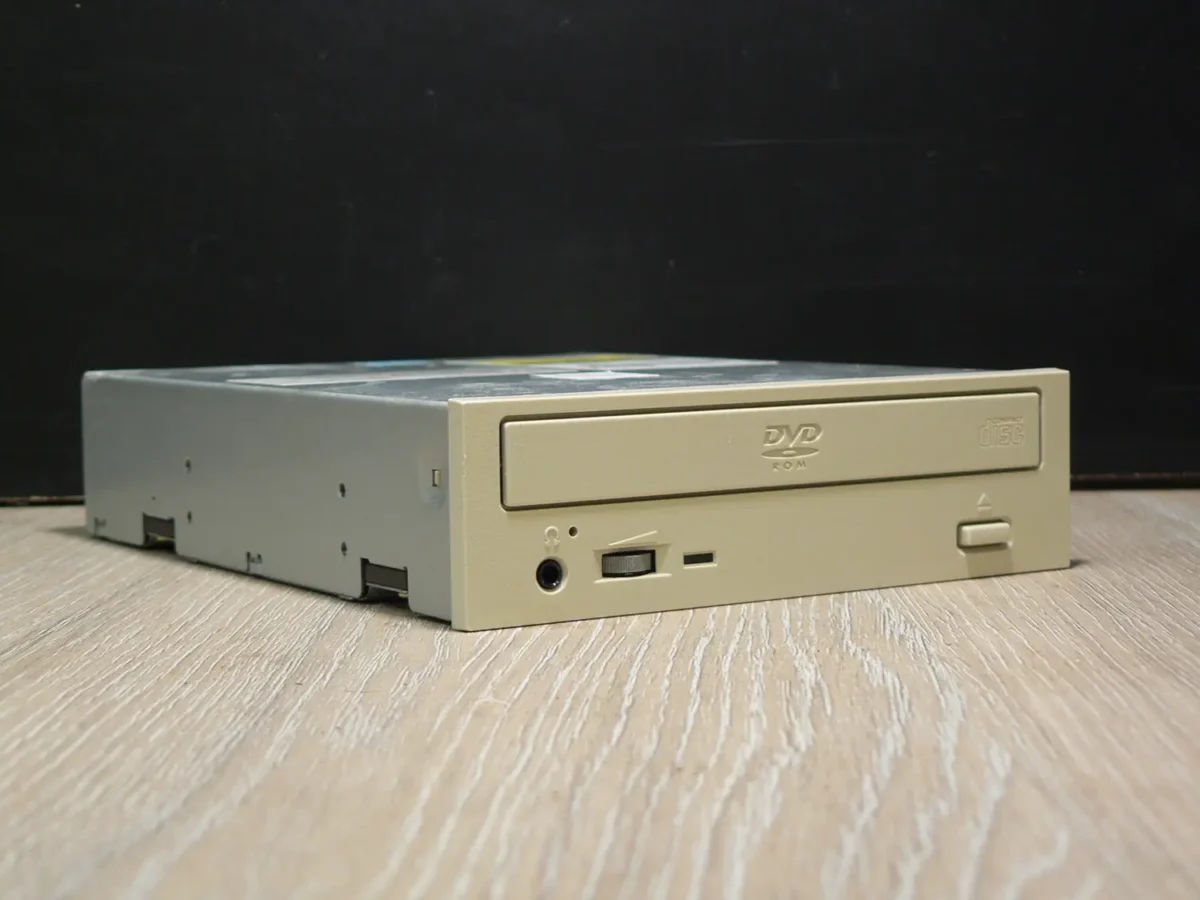 TEAC DV-516E IDE DVD-ROM (2002) - Image 1