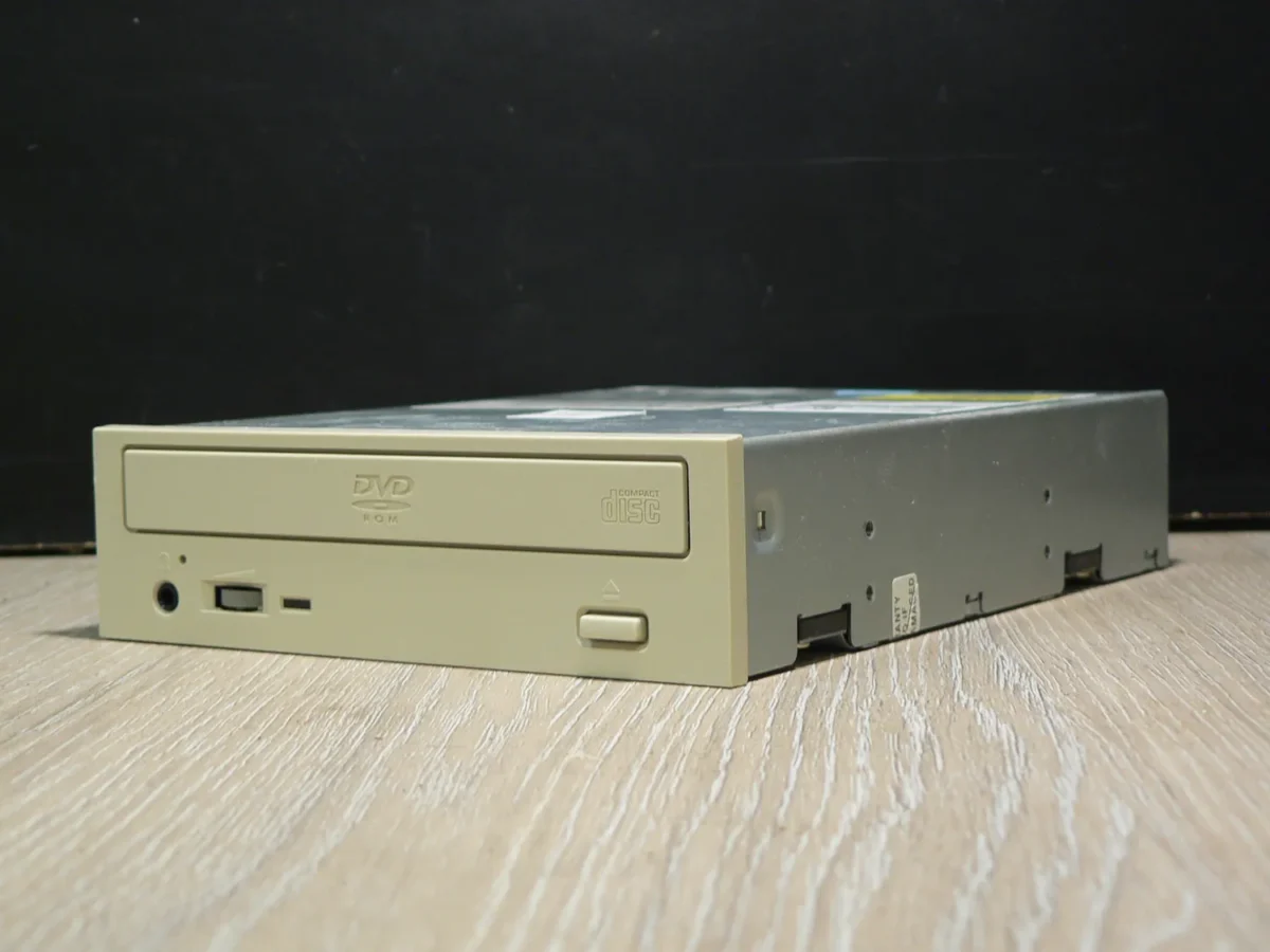 TEAC DV-516E IDE DVD-ROM (2002) - Image 3