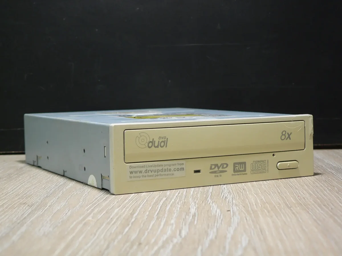 BTC DRW1008IM IDE DVD-ROM (2004) (B kategória, repedt előlap) - Image 1