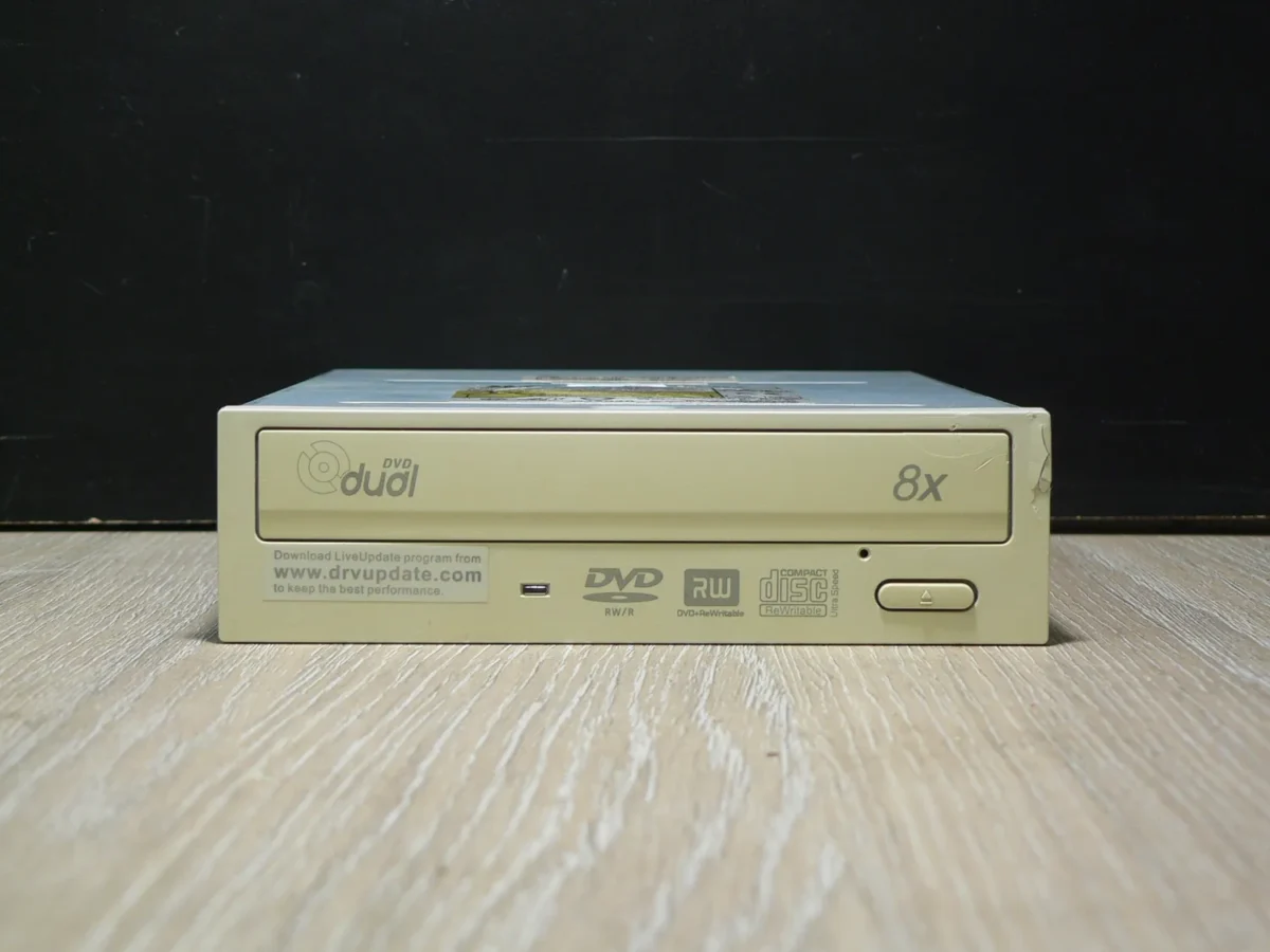 BTC DRW1008IM IDE DVD-ROM (2004) (B kategória, repedt előlap) - Image 2