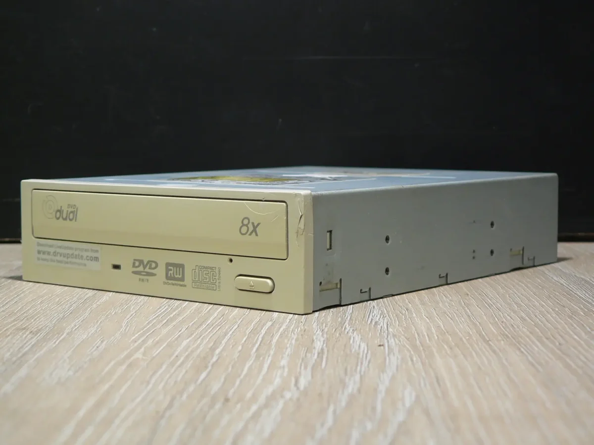 BTC DRW1008IM IDE DVD-ROM (2004) (B kategória, repedt előlap) - Image 3