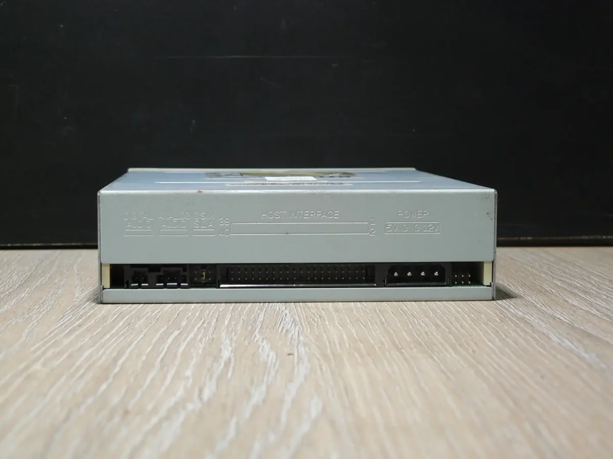 BTC DRW1008IM IDE DVD-ROM (2004) (B kategória, repedt előlap) - Image 4