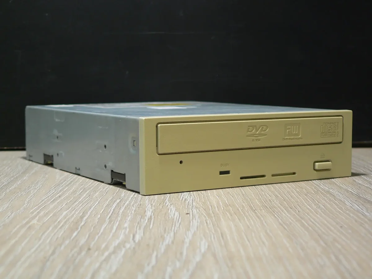 Pioneer DVR-106D IDE DVD-ROM (2003) - Image 1