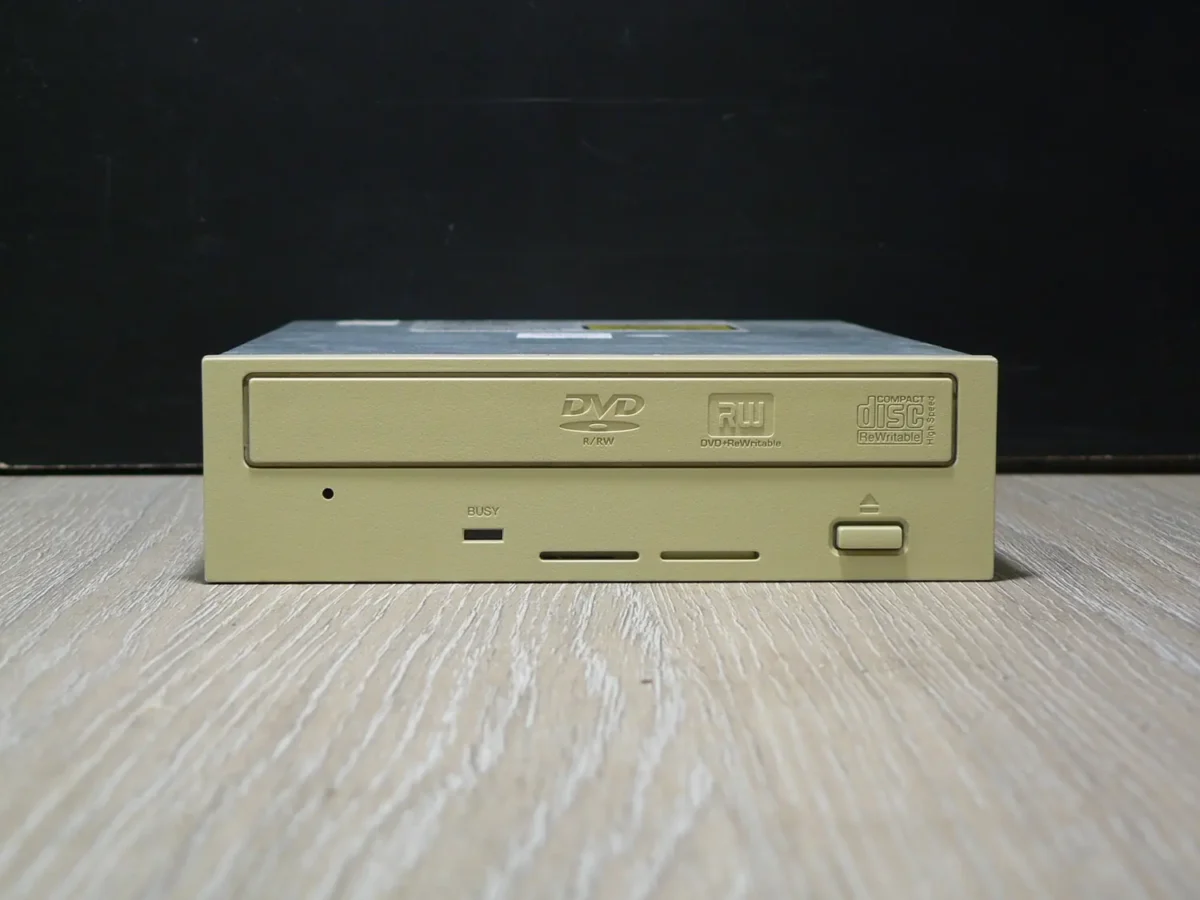 Pioneer DVR-106D IDE DVD-ROM (2003) - Image 2