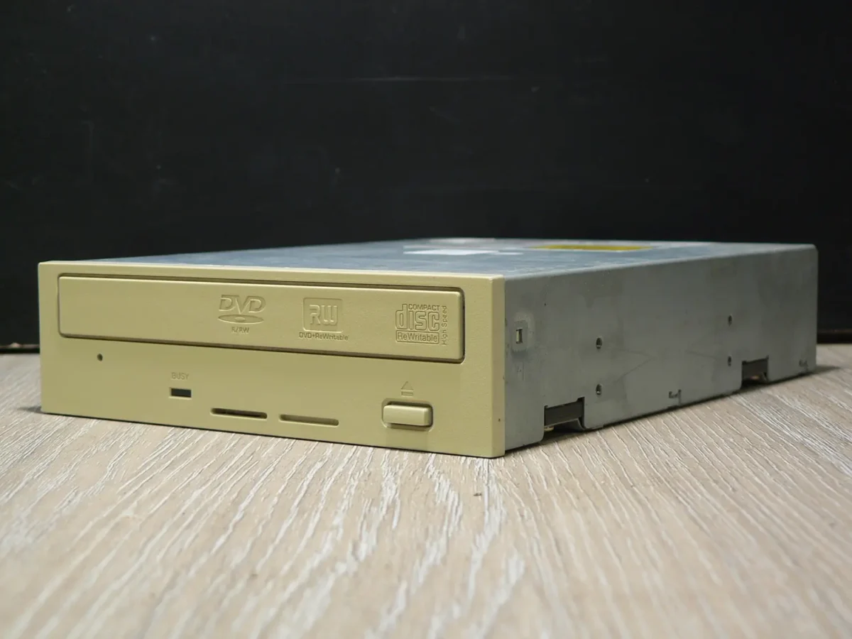 Pioneer DVR-106D IDE DVD-ROM (2003) - Image 3