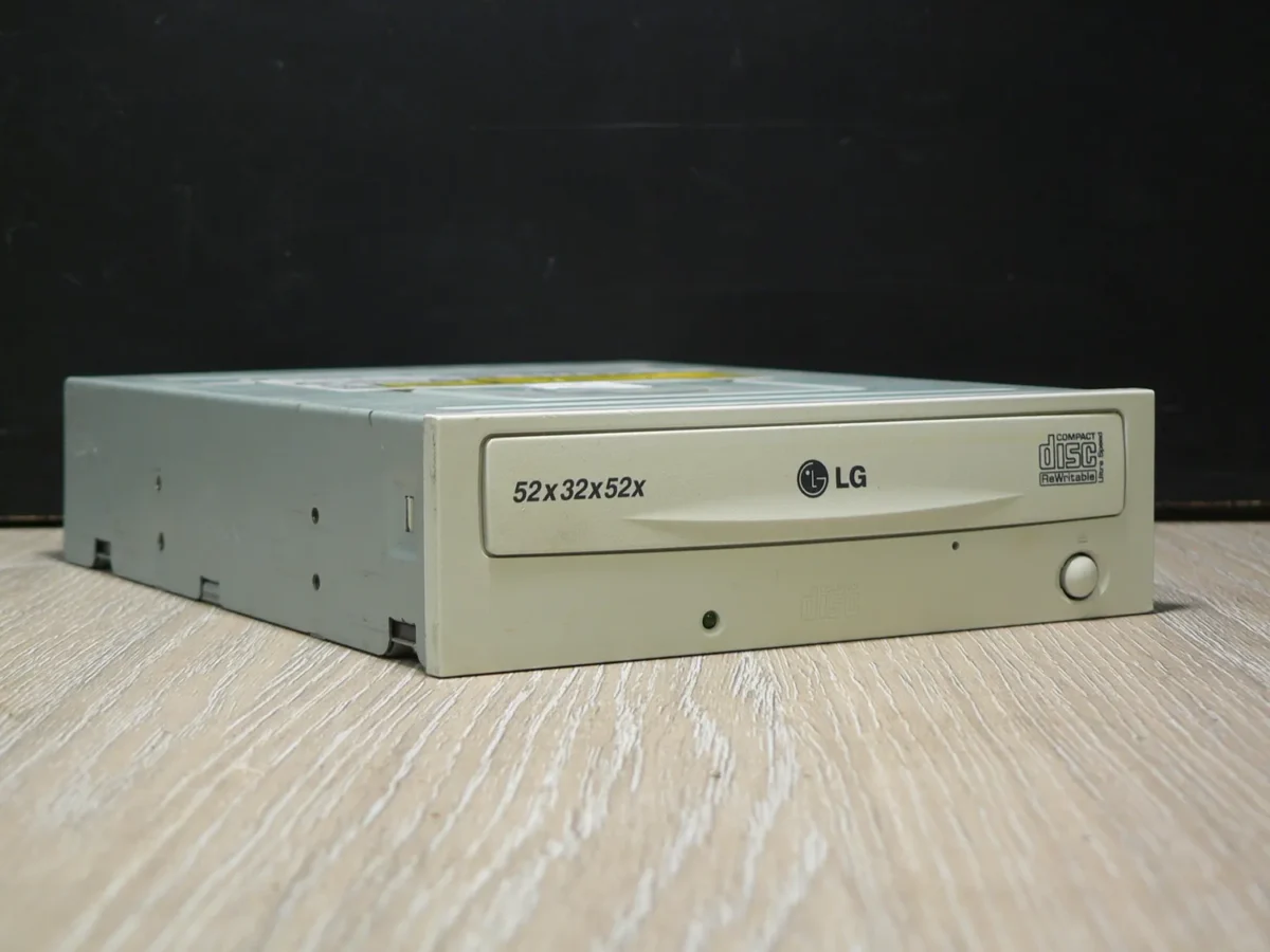 LG GCE-8526B IDE CD-ROM (2004) - Image 1