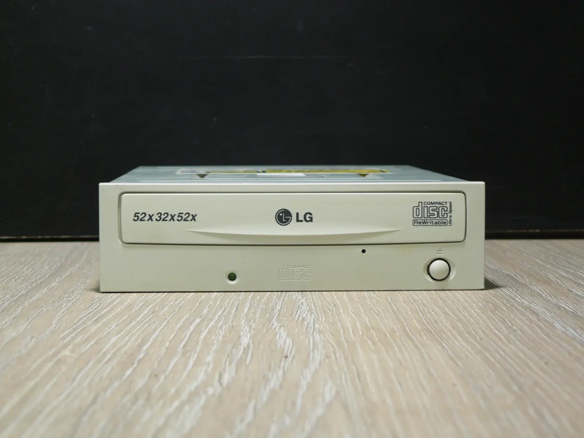 LG GCE-8526B IDE CD-ROM (2004) - Image 2