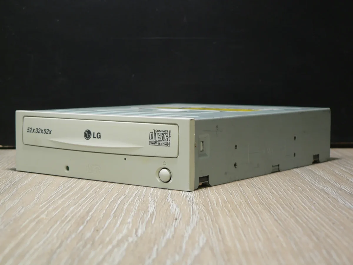 LG GCE-8526B IDE CD-ROM (2004) - Image 3