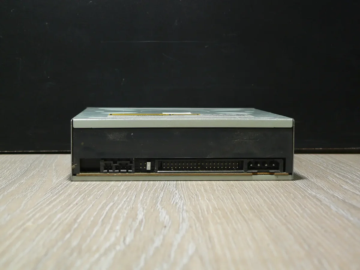 LG GSA-H10N IDE DVD-ROM (2006) - Image 4