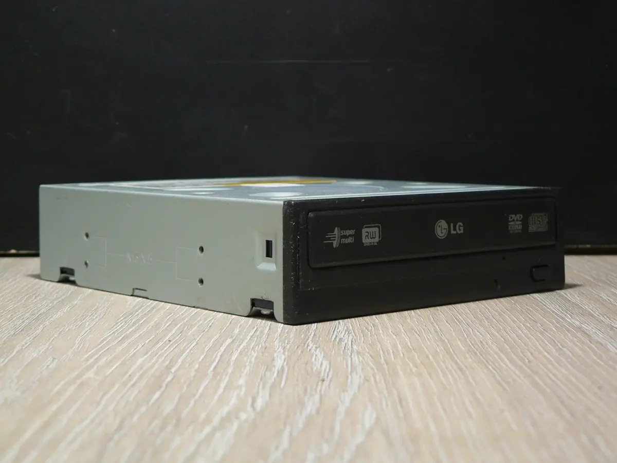 LG GSA-H10N IDE DVD-ROM (2006) - Image 1