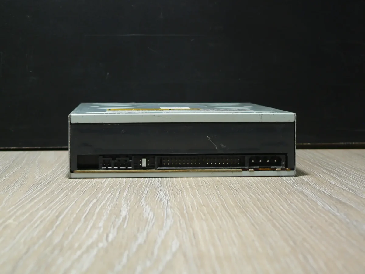 LG GSA-H10N IDE DVD-ROM (2006) - Image 4