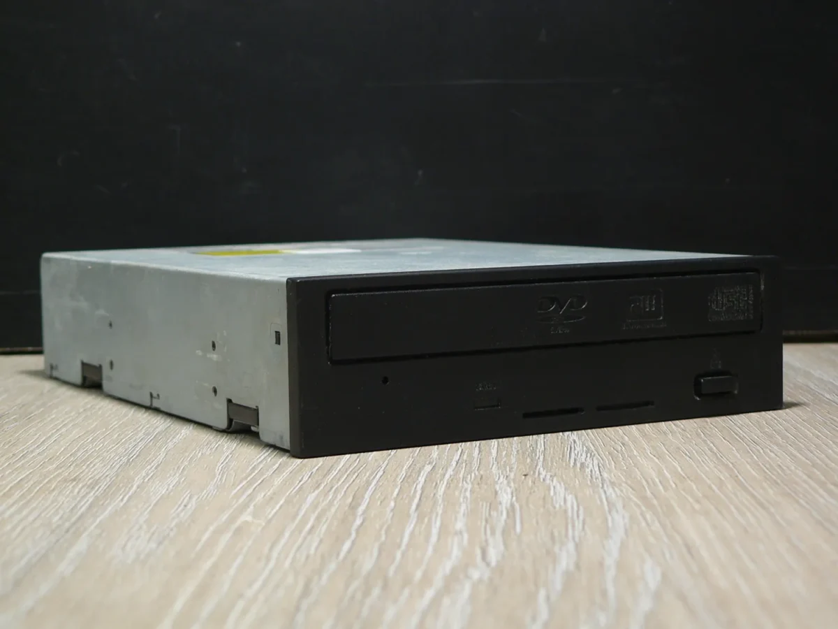 Pioneer DVR108 IDE DVD-ROM (2005) - Image 1