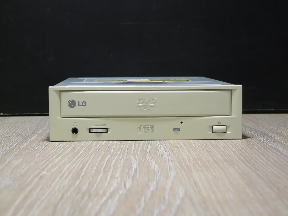 LG GDR-8161B IDE DVD-ROM (2003) - Image 2