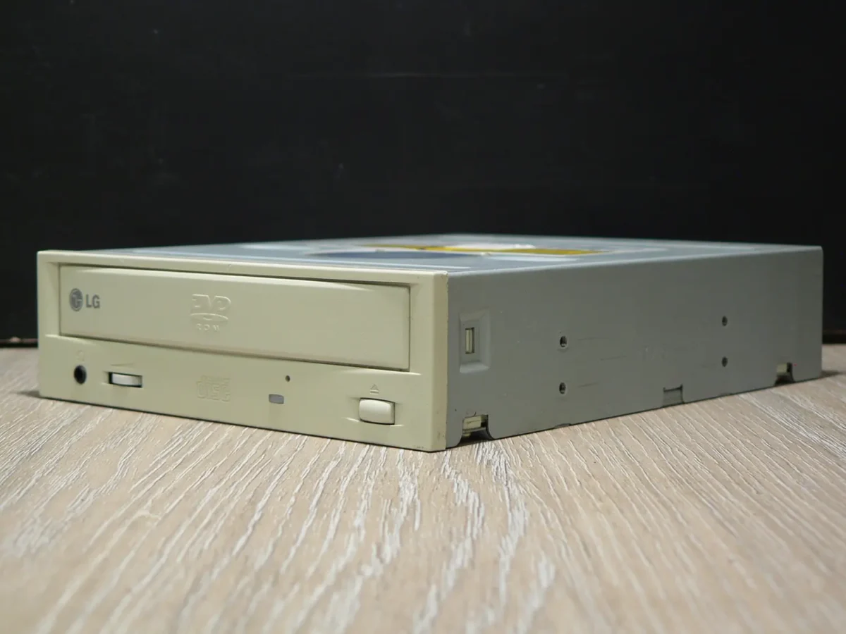 LG GDR-8161B IDE DVD-ROM (2003) - Image 3