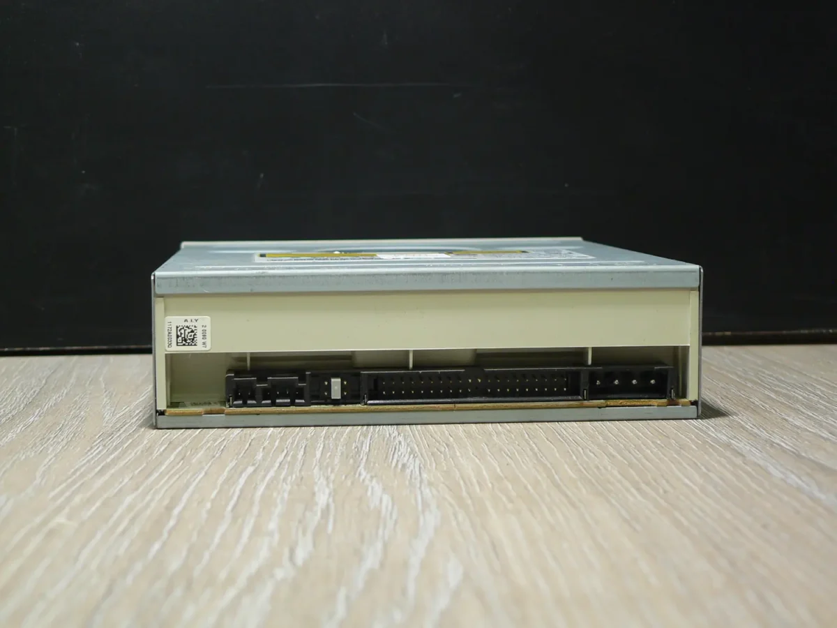 LG GDR-8161B IDE DVD-ROM (2003) - Image 4