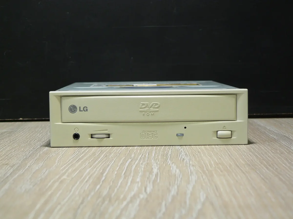 LG GDR-8161B IDE DVD-ROM (2002) - Image 2