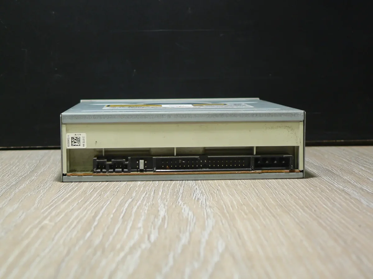 LG GDR-8161B IDE DVD-ROM (2002) - Image 4