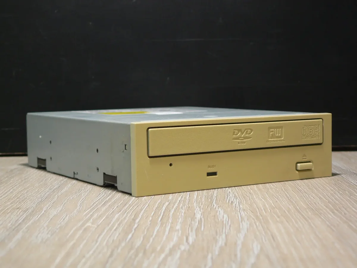 Pioneer DVR-109 IDE DVD-ROM (2005) - Image 1