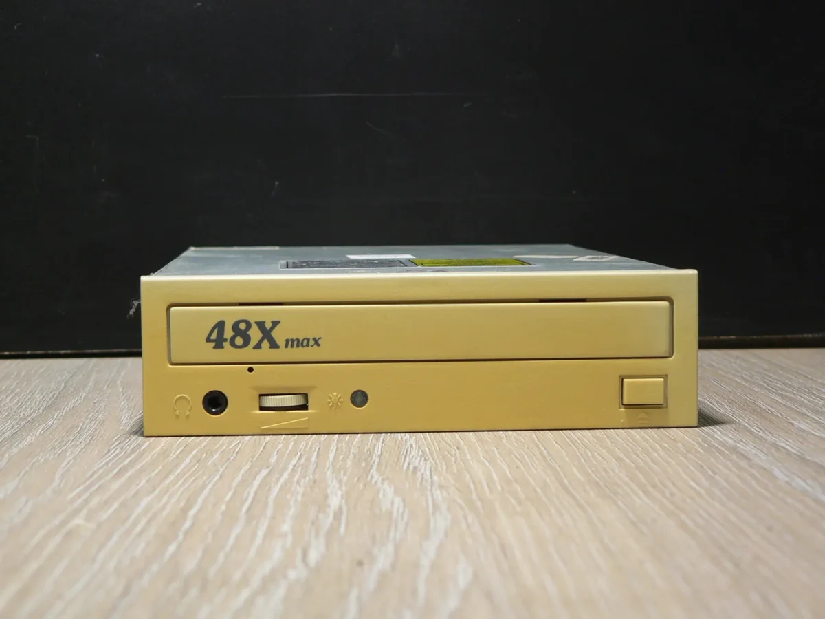 Gateway 482D IDE CD-ROM (1999) - Image 2