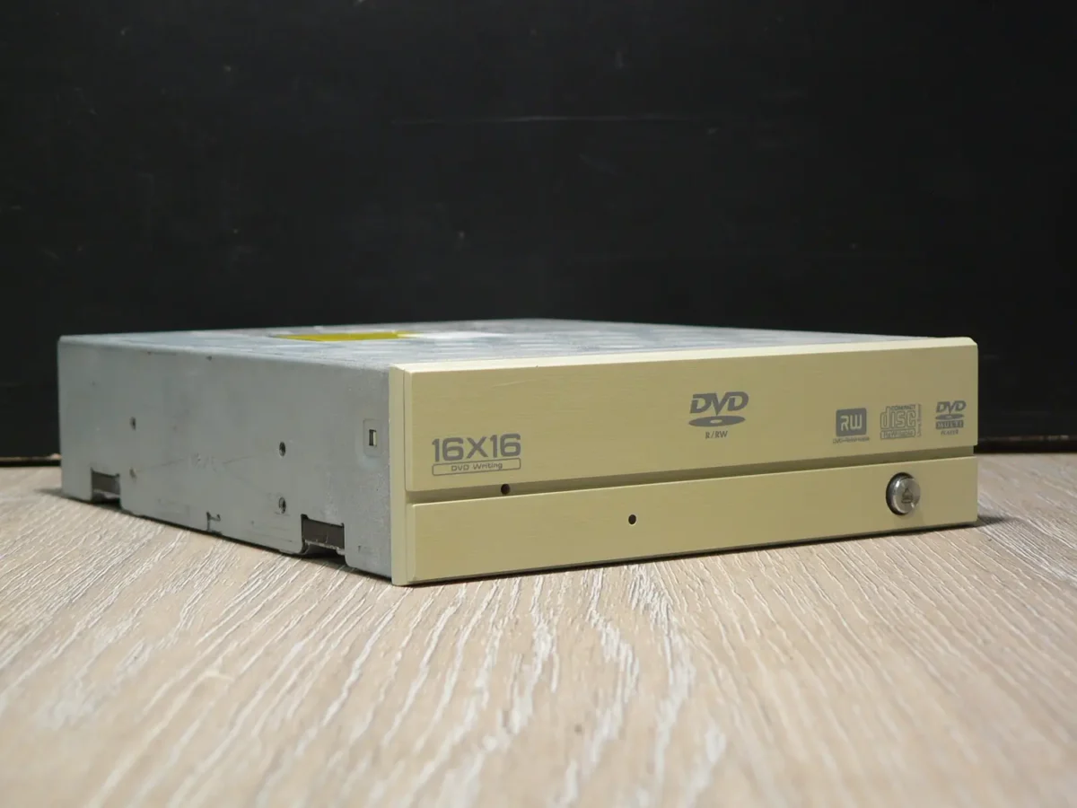 Pioneer DVR-109XLA1 IDE DVD-ROM (2005) - Image 1